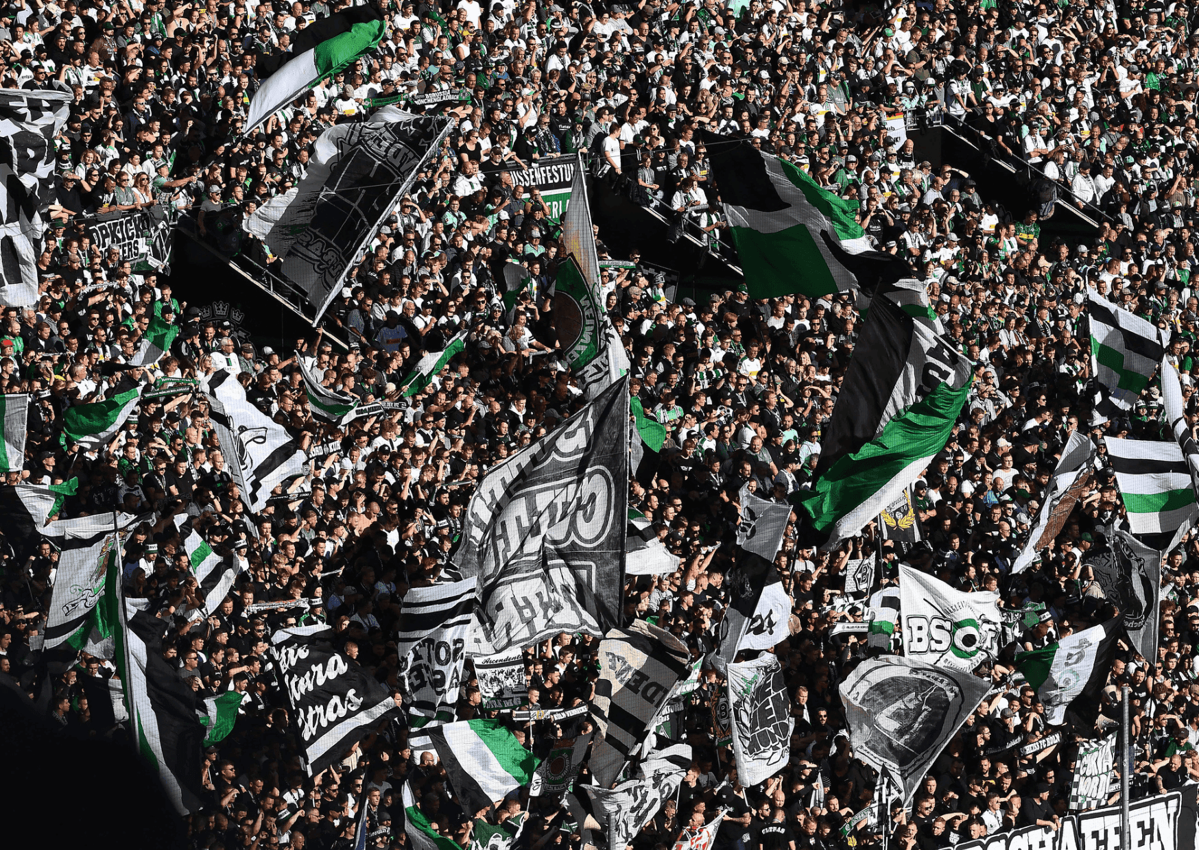 Combi deal: Bayer Leverkusen - FC Augsburg en Borussia Mönchengladbach - FSV Mainz. Combi deal: Bayer Leverkusen - FC Augsburg en Borussia Mönchengladbach - FSV Mainz.